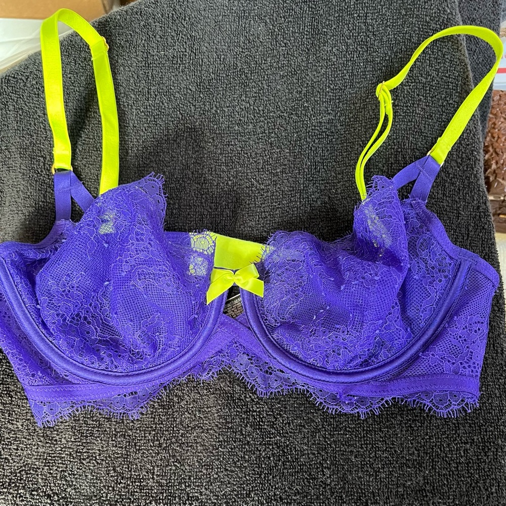 Victoria’s Secret Bra and Panty Set Very Sexy Unlined Demi 34C Cheekini M NWOT